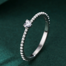 Anillo con Circonitas en Forma de Rombo